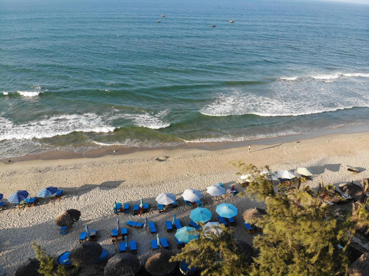Beachside Boutique Resort Hoi An Bagian luar foto